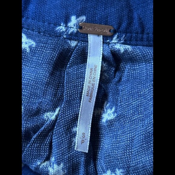 Free People Top Small Womens Blue Floral Cap Sleeve Front Pockets Blouse - Picture 6 of 7